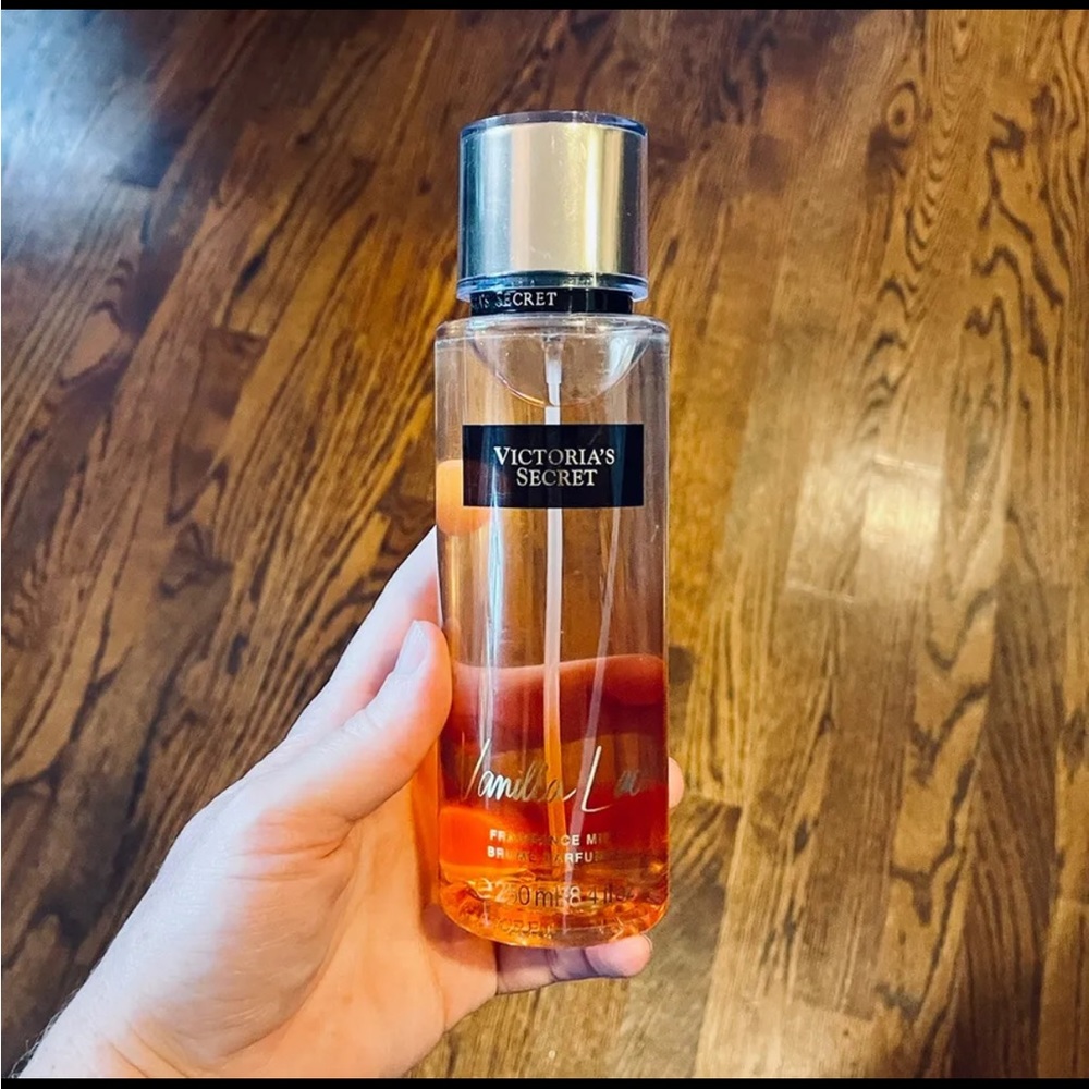 NEW Victorias Secret VANILLA LACE Body Spray